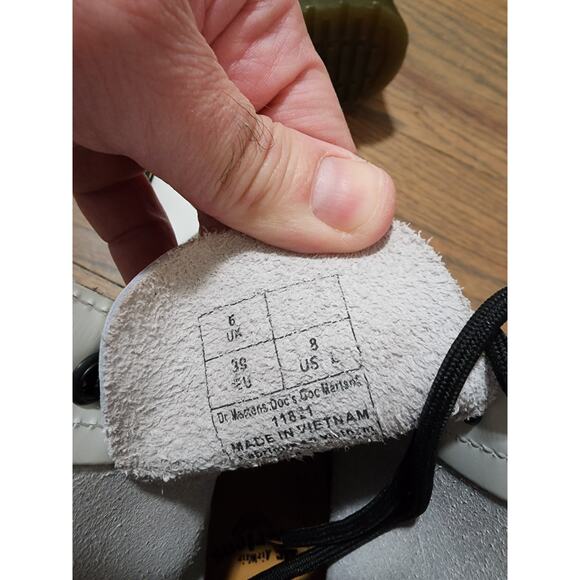 Dr. Martens 1460 boots in white - Picture 4 of 6